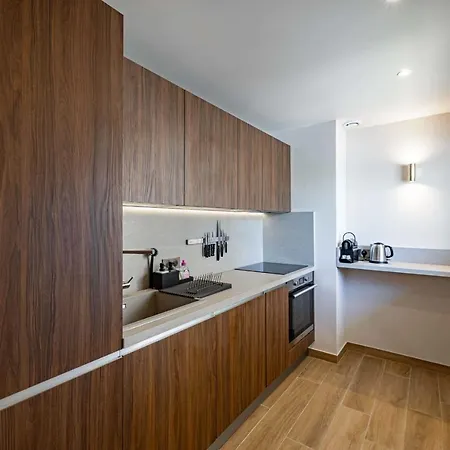 Apartment Beautiful Renovated Flat - Close To Martinez *