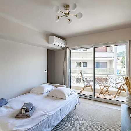 Apartment Beautiful Renovated Flat - Close To Martinez *