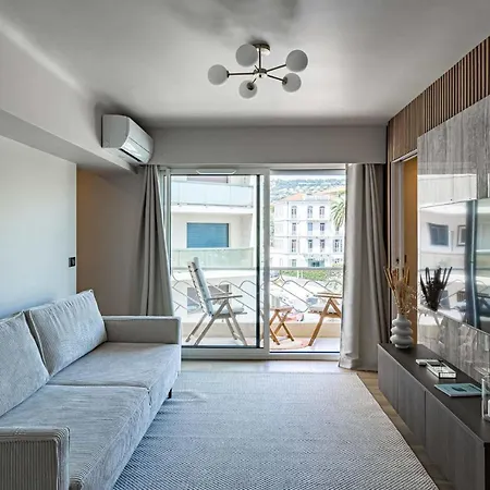 Beautiful Renovated Flat - Close To Martinez Apartment *