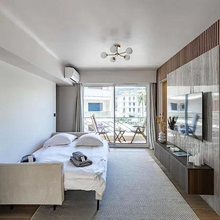 Beautiful Renovated Flat - Close To Martinez Apartment
