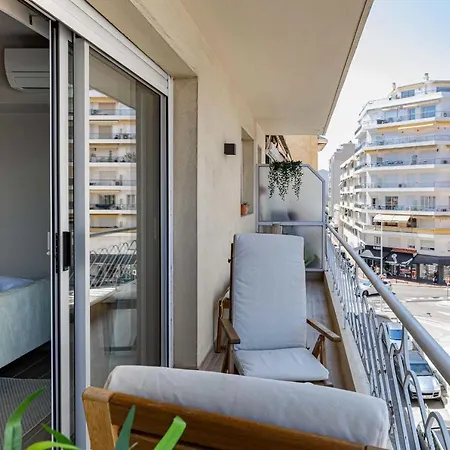 Beautiful Renovated Flat - Close To Martinez *